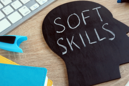 Elias Assum Sabbag Junior analisa o peso das soft skills e hard skills para conquistar espaço no mercado atual.