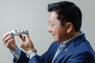 Milton Seigi Hayashi mostra como os carros clássicos preservam memórias e conectam gerações.