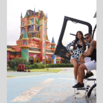 Jaque Sobrinho e Diego vivem momentos mágicos entre atrações e belezas naturais, com produção Non Stop. (CRÉDITOS: @eutonoparque)