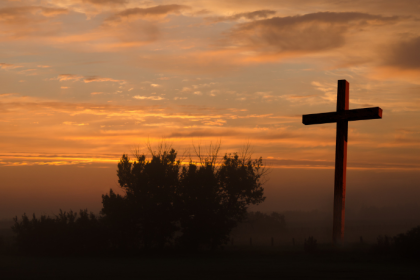 Conheça a vida e os ideais de São Francisco de Assis: pobreza evangélica, fraternidade universal e missão.