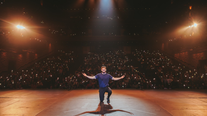 Padre Patrick estreia com Non Stop o show “Pecado É Não Rir”, uma mistura de humor e espiritualidade.