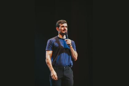 Non Stop e Padre Patrick estreiam uma comédia celestial que promete arrancar risadas do público.