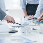 Governança corporativa e as novas tecnologias levantam um debate essencial sobre controle, riscos e tomada de decisão estratégica no ambiente empresarial, como analisa Andre de Barros Faria.