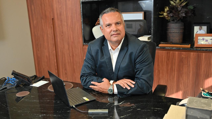 Engenharia de pavimentos em corredores de alto tráfego e critérios técnicos analisados por Elmar Juan Passos Varjão Bomfim voltados à resistência e desempenho. Conteúdo de Elmar Juan Passos Varjão Bomfim.