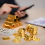 Produtos financeiros complexos e riscos analisados no cenário atual por Danilo Regis Fernando Pinto.